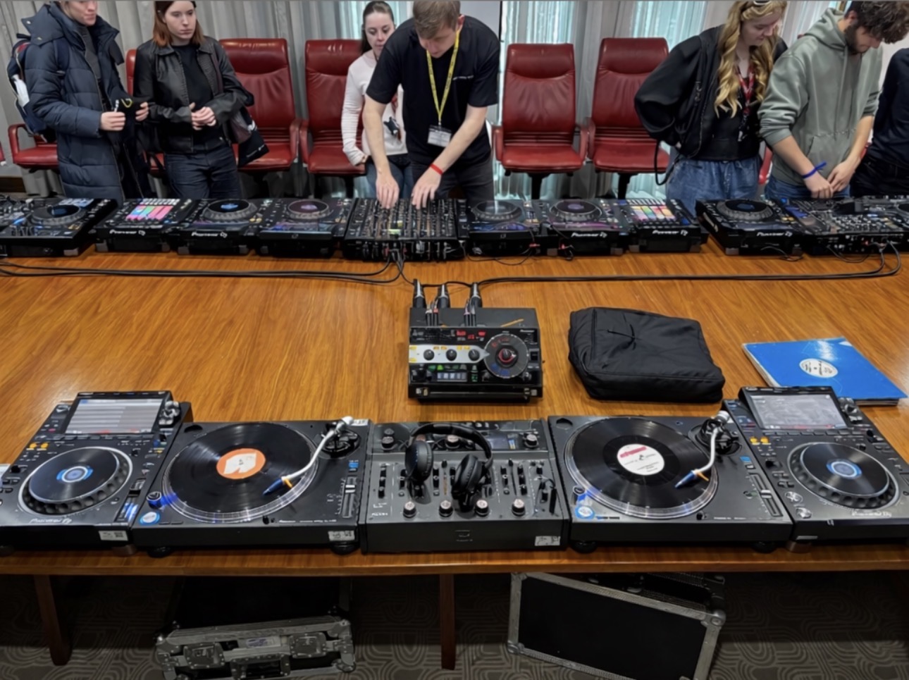 DJ workshop participants